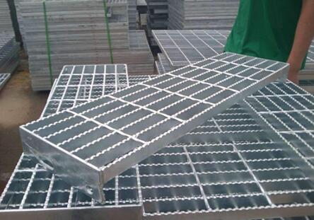 造成格柵踏步板損傷的原因